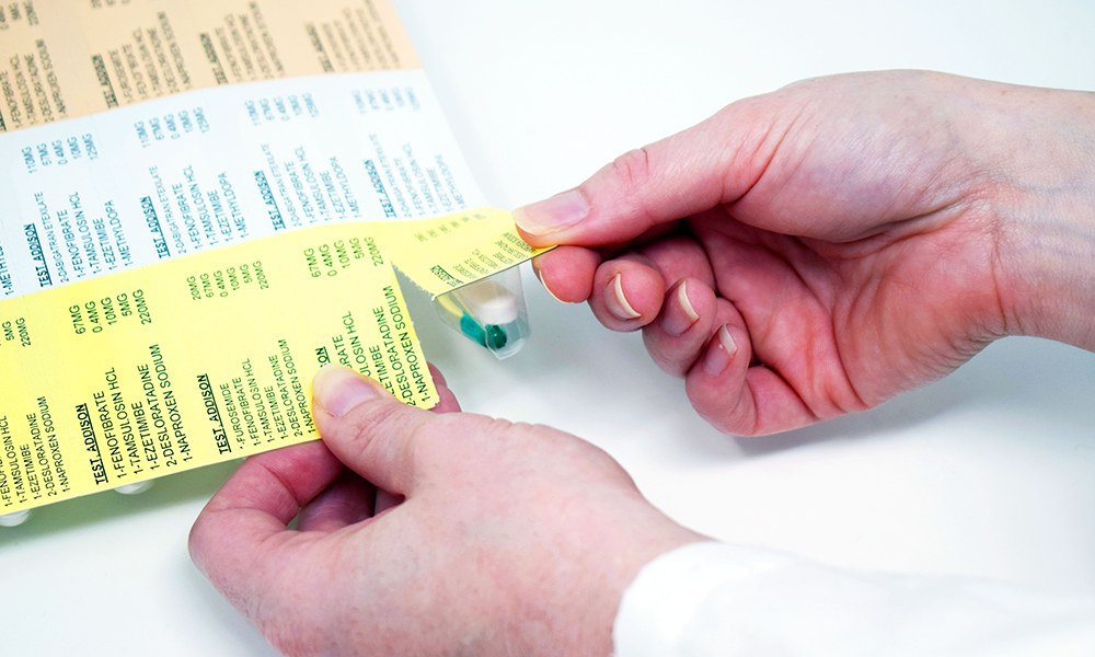 Detaching medication cavity from blister pack
